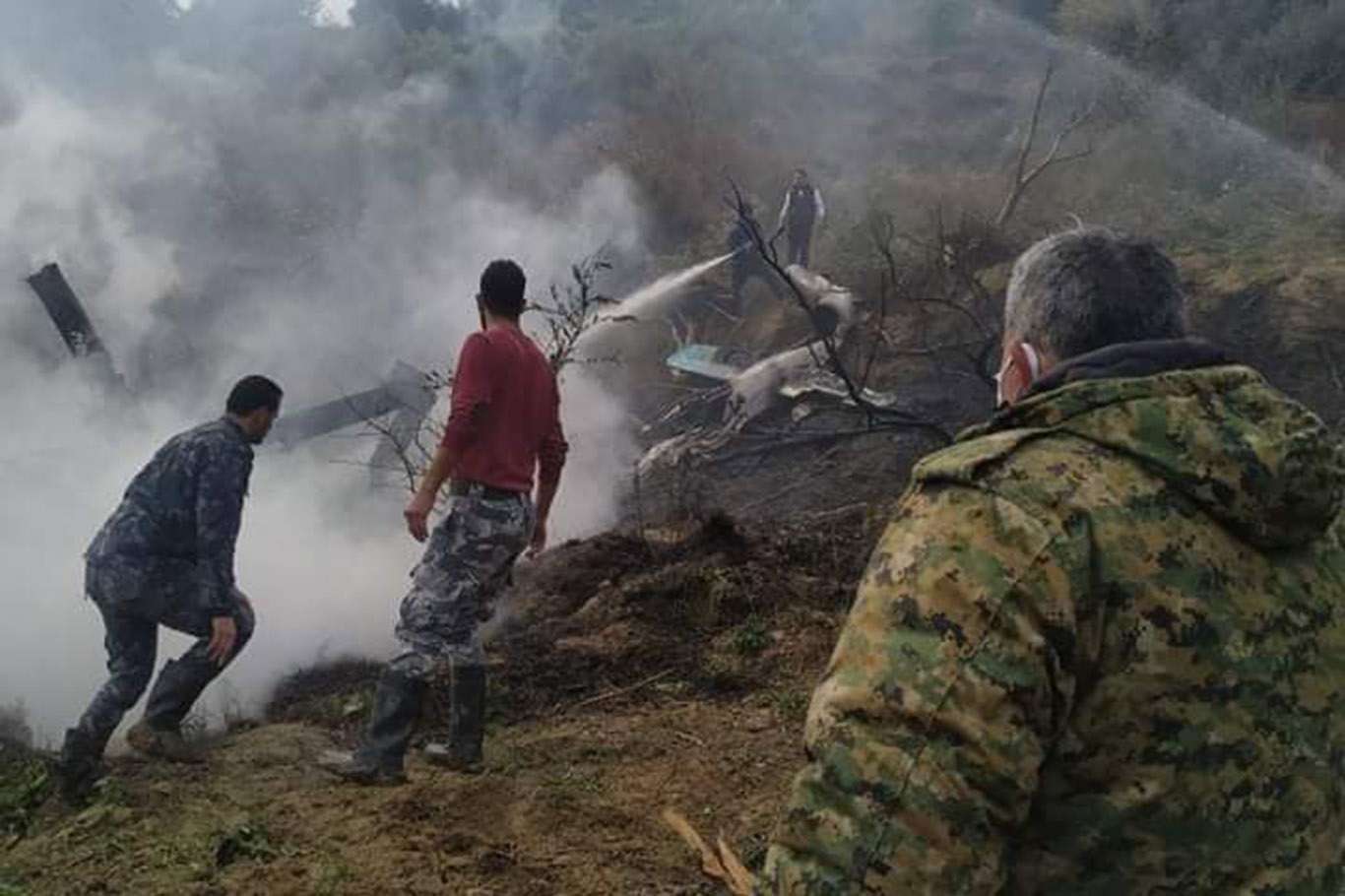 Suriye'de rejime ait helikopter düştü: 2 ölü 3 yaralı Suriye'de rejime ait helikopter düştü: 2 ölü 3 yaralı